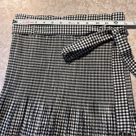Zara ~new ~Gingham Check Smocked Pleated Skirt in size XS - Picture 10 of 13